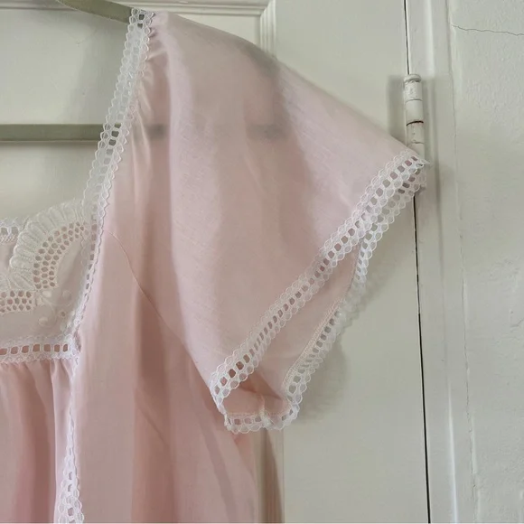 Vintage pink cotton blend flutter sleeve midi nightgown negligee white lace M